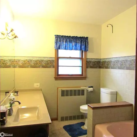 Bath - 7 E 13 St, Atlantic, IA 50022 photo 1 of 2