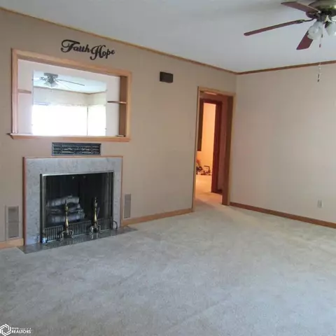 Living - 7 E 13 St, Atlantic, IA 50022 photo 3 of 7