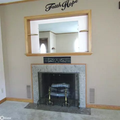 Living - 7 E 13 St, Atlantic, IA 50022 photo 4 of 7