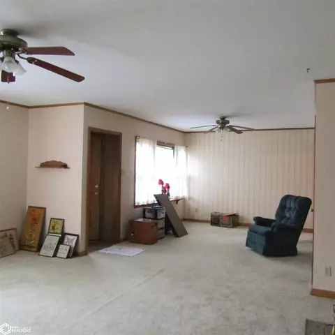 Living - 7 E 13 St, Atlantic, IA 50022 photo 6 of 7
