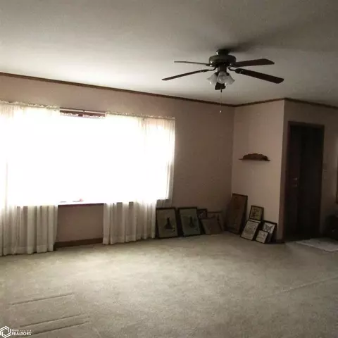 Living - 7 E 13 St, Atlantic, IA 50022 photo 5 of 7