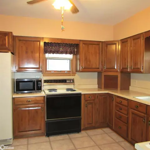 Kitchen - 7 E 13 St, Atlantic, IA 50022 photo 3 of 4