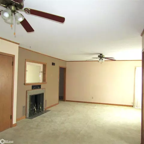 Living - 7 E 13 St, Atlantic, IA 50022 photo 2 of 7