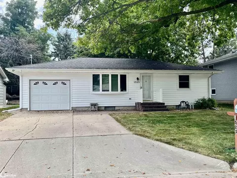 1523 W 6th Ave N, Clear Lake, IA 50428