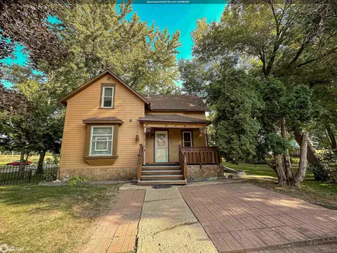 212 7th St, Kensett, IA 50448