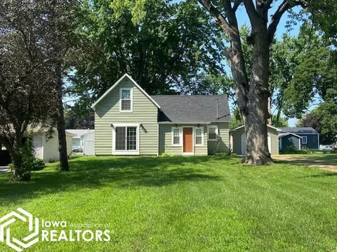 628 3rd St SW, Britt, IA 50423