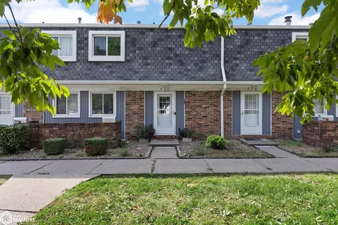 425 Peterson St, Iowa City, IA 52245