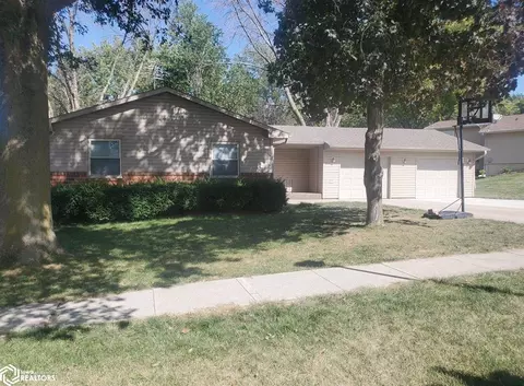 1018 Settlers Ln, Denison, IA 51442