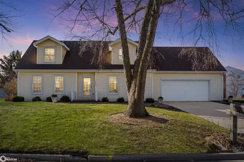 1007 Ratcliffe Dr, Marshalltown, IA 50158