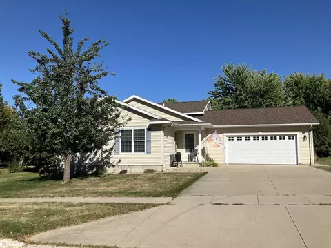 1402 Willow St, Clear Lake, IA 50428
