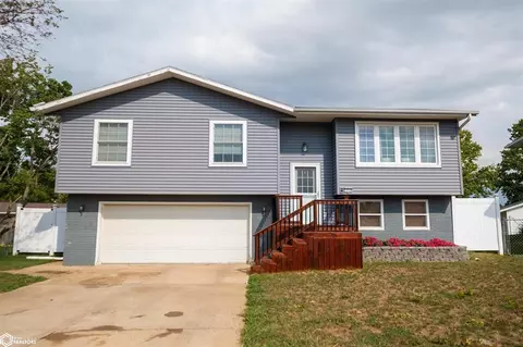 1219 Rolling Meadows Rd, Marshalltown, IA 50158