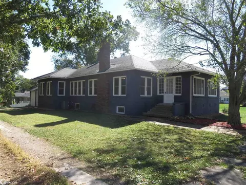 205 2nd Ave SE, State Center, IA 50247