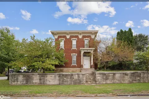 232 S 8th St, Burlington, IA 52601