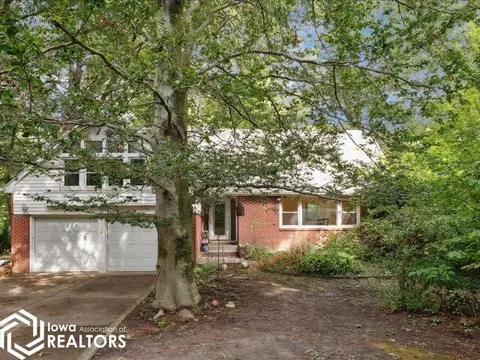 2610 Knollcrest Dr, Burlington, IA 52601