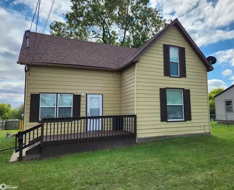 1314 E Robinson St, Knoxville, IA 50138
