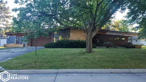 27 Circle Ter, Mason City, IA 50401