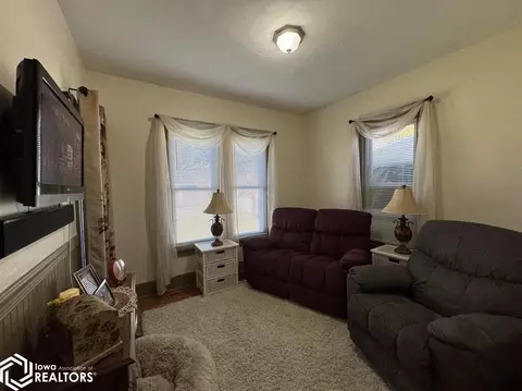 Living - 511 W Maple St, Centerville, IA 52544 photo 6 of 7