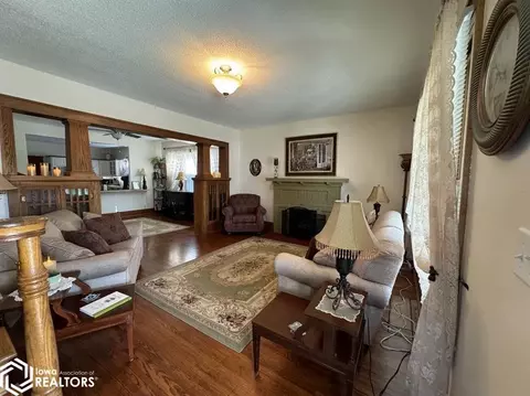 Living - 511 W Maple St, Centerville, IA 52544 photo 3 of 7