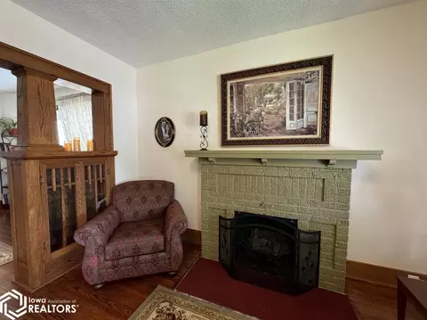 Living - 511 W Maple St, Centerville, IA 52544 photo 4 of 7