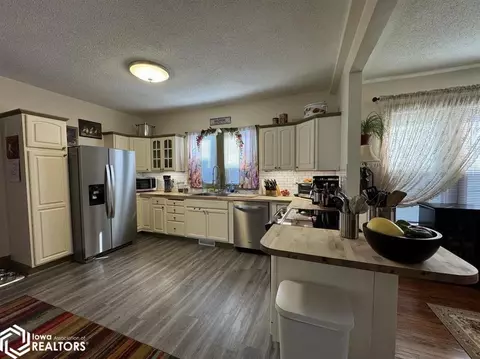Kitchen - 511 W Maple St, Centerville, IA 52544 photo 4 of 4
