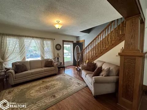 Living - 511 W Maple St, Centerville, IA 52544 photo 1 of 7