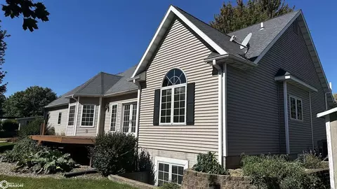 302 E Oak Cir, New Sharon, IA 50207