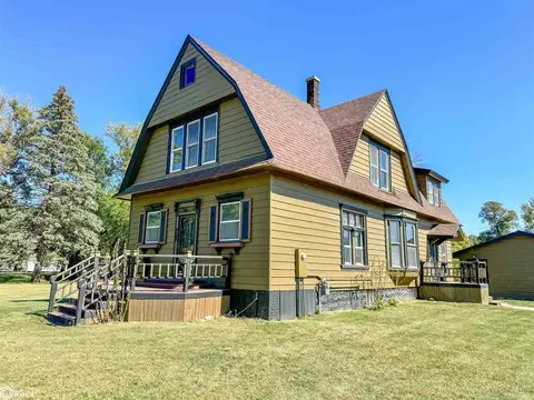 903 4th St NE, Hampton, IA 50441