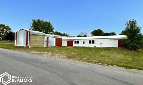 303 S Grant St, Cantril, IA 52542