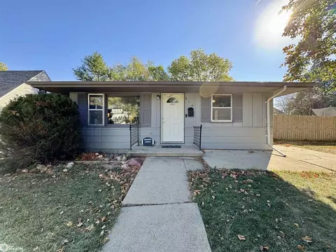 214 2nd Ave, Audubon, IA 50025