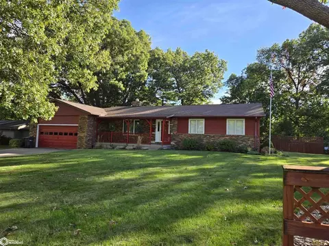 2524 Surrey Rd, Burlington, IA 52601