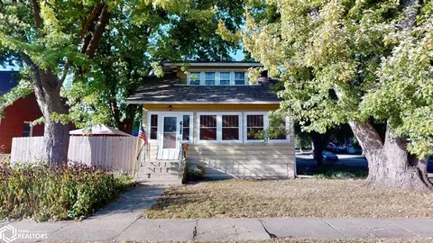 612 7th Ave N, Clear Lake, IA 50428
