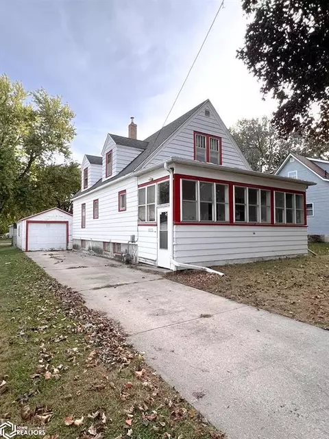 335 20th St SE, Mason City, IA 50401
