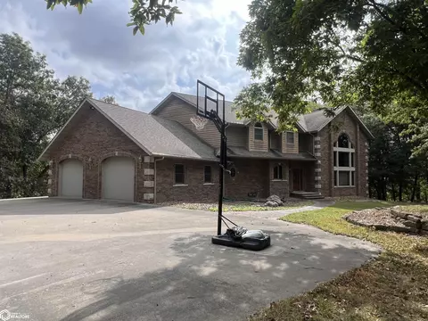 2241 Glasgow Rd, Fairfield, IA 52556