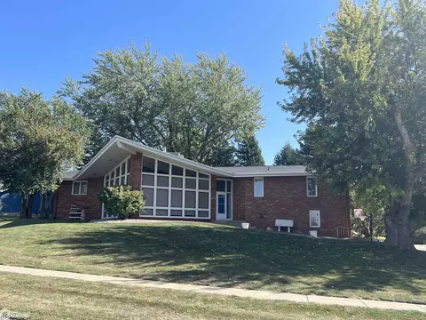 910 N 20th St, Denison, IA 51442