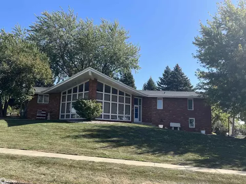 910 N 20th St, Denison, IA 51442 photo 2