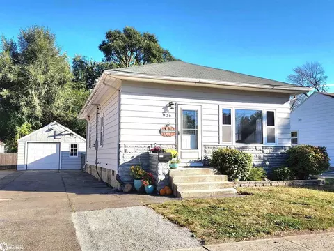 926 15th St NE, Mason City, IA 50401