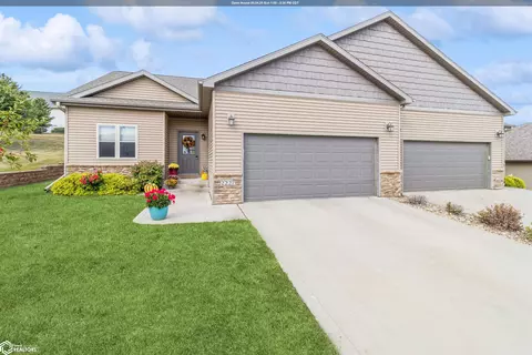 2227 Edgebrook Dr, Marshalltown, IA 50158