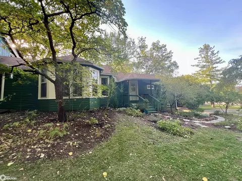 703 E Burlington Ave, Fairfield, IA 52556