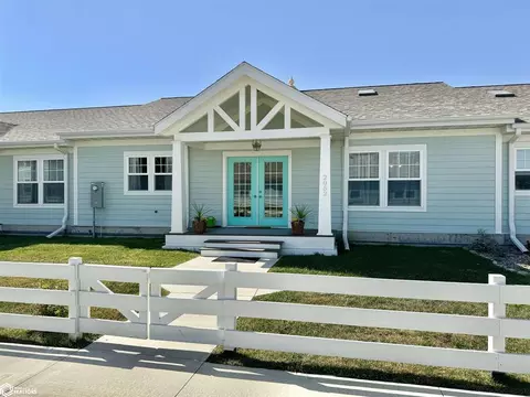 2052 Garnet Ln, Fairfield, IA 52556