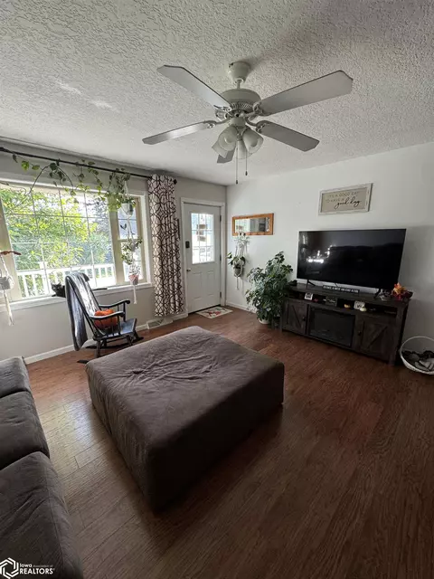 505 E Harsh St, Creston, IA 50801 photo 2