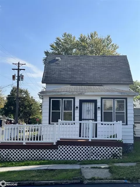 700 S 9th St, Burlington, IA 52601