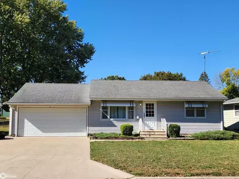 135 Sunny Cir, Mason City, IA 50401