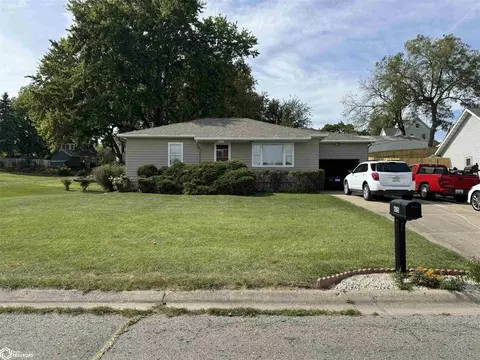 615 N 1st St, Oskaloosa, IA 52577