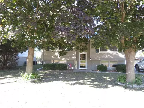 914 2nd St SW, Clarion, IA 50525