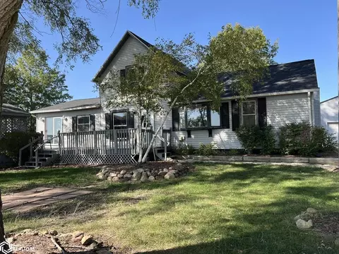 1689 Humphrey St, Osceola, IA 50213