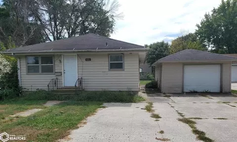 920 John St, Webster City, IA 50595