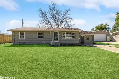1124 Windsor Pl, Belmond, IA 50421