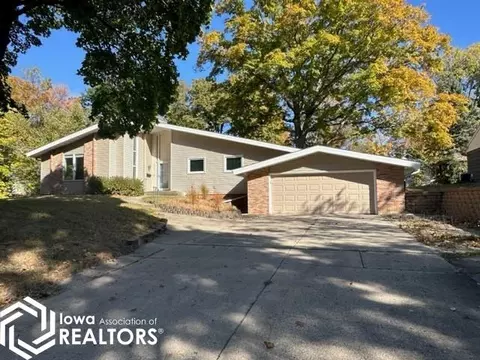 910 N Park Ave, Algona, IA 50511