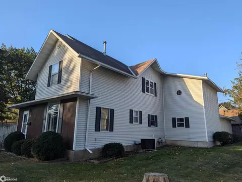 309 4th St SE, Hampton, IA 50441 photo 2