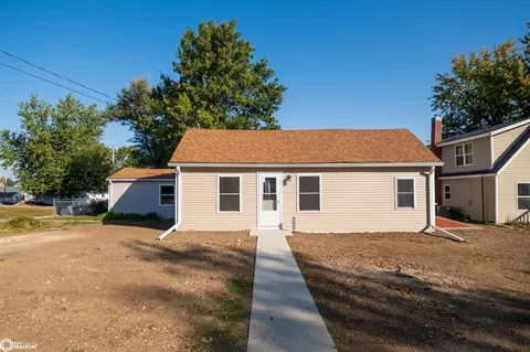 106 W Julian St, Le Grand, IA 50142
